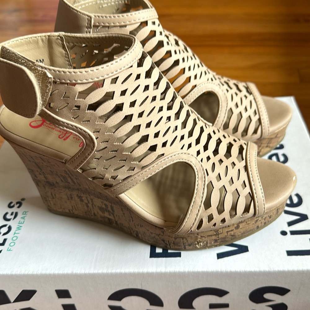 Jelly pop comfort fit sandals.